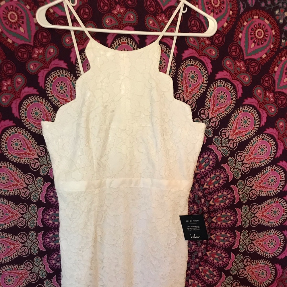 Lulu’s white lace dress